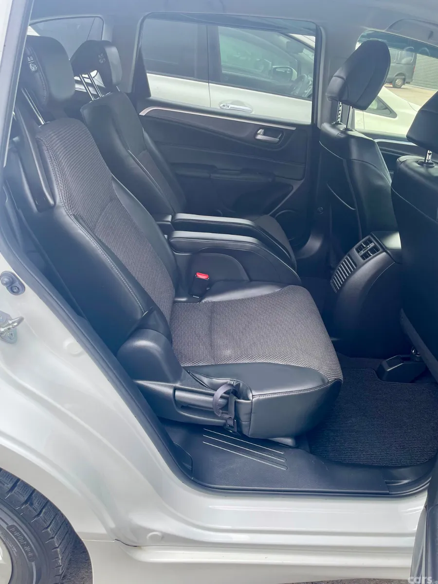 Honda Jade MPV, Petrol Hybrid, 2015, White