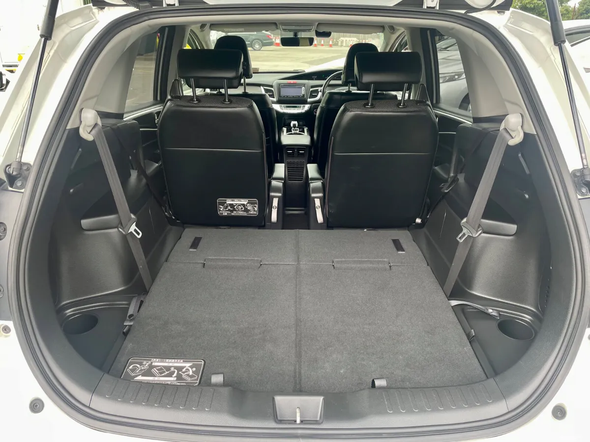 Honda Jade MPV, Petrol Hybrid, 2015, White