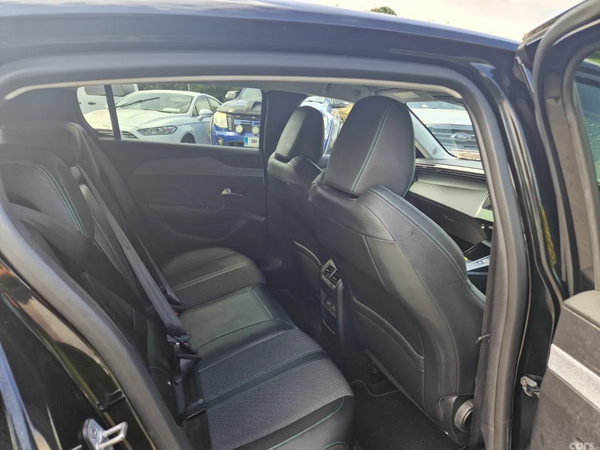 Peugeot 308 Hatchback, Petrol, 2022, Black