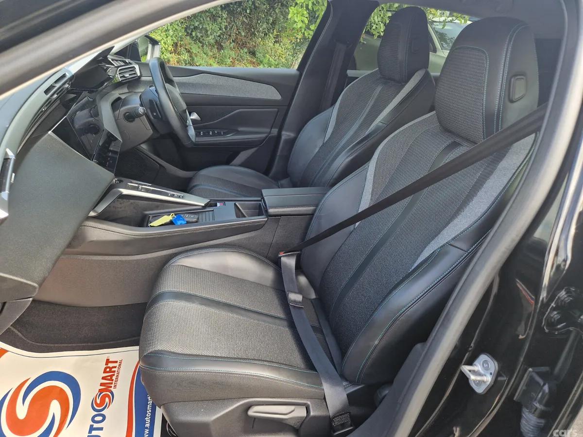Peugeot 308 Hatchback, Petrol, 2022, Black