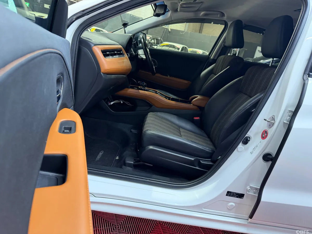 Honda Vezel Estate, Petrol Hybrid, 2015, White