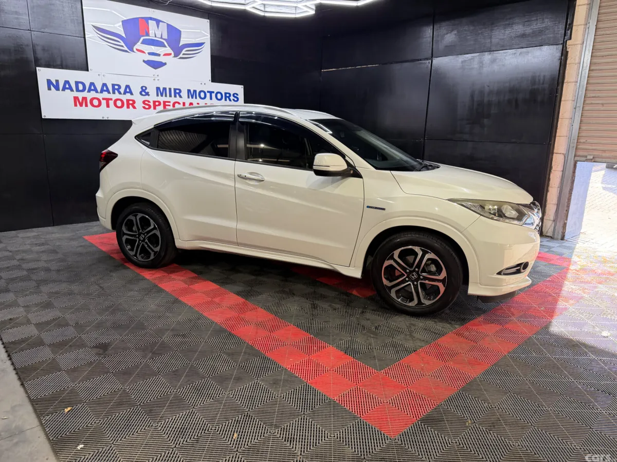 Honda Vezel Estate, Petrol Hybrid, 2015, White