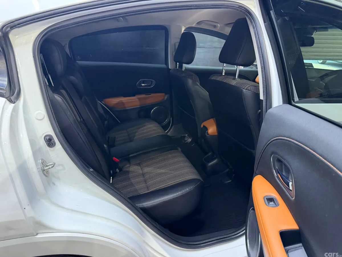 Honda Vezel Estate, Petrol Hybrid, 2015, White