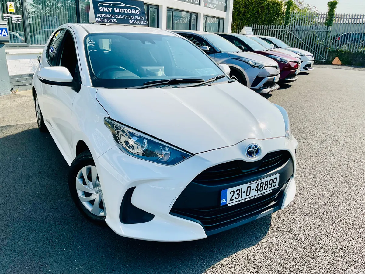 Toyota Yaris Hatchback, Petrol Hybrid, 2023, White