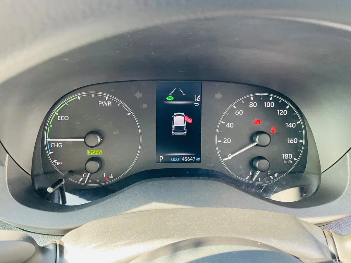 Toyota Yaris Hatchback, Petrol Hybrid, 2023, White