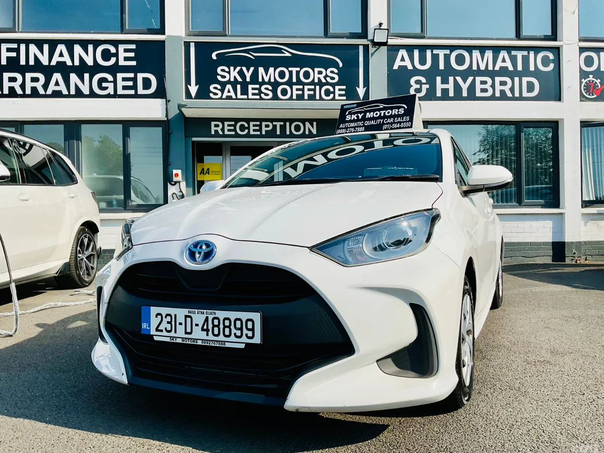 Toyota Yaris Hatchback, Petrol Hybrid, 2023, White