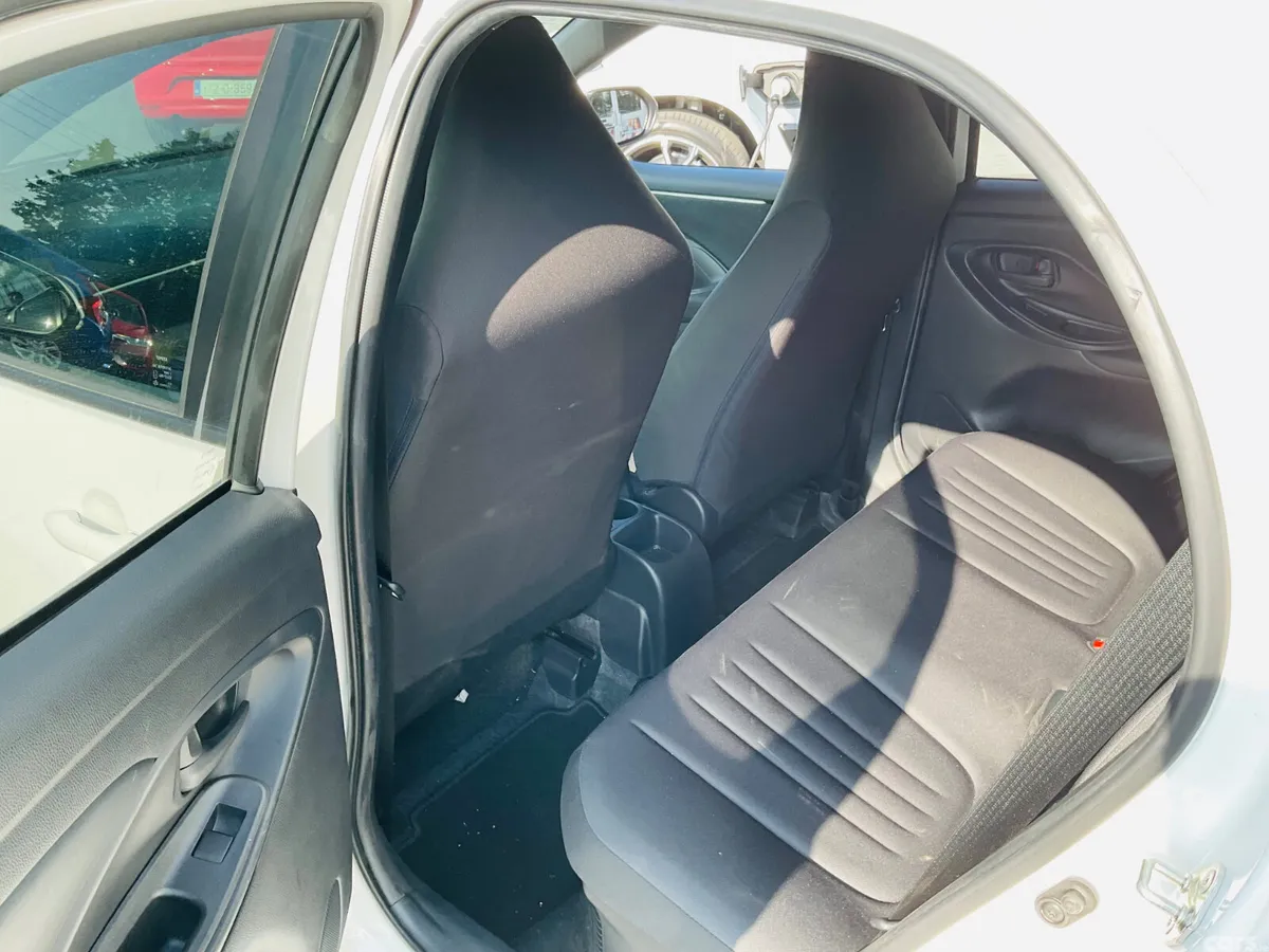 Toyota Yaris Hatchback, Petrol Hybrid, 2023, White