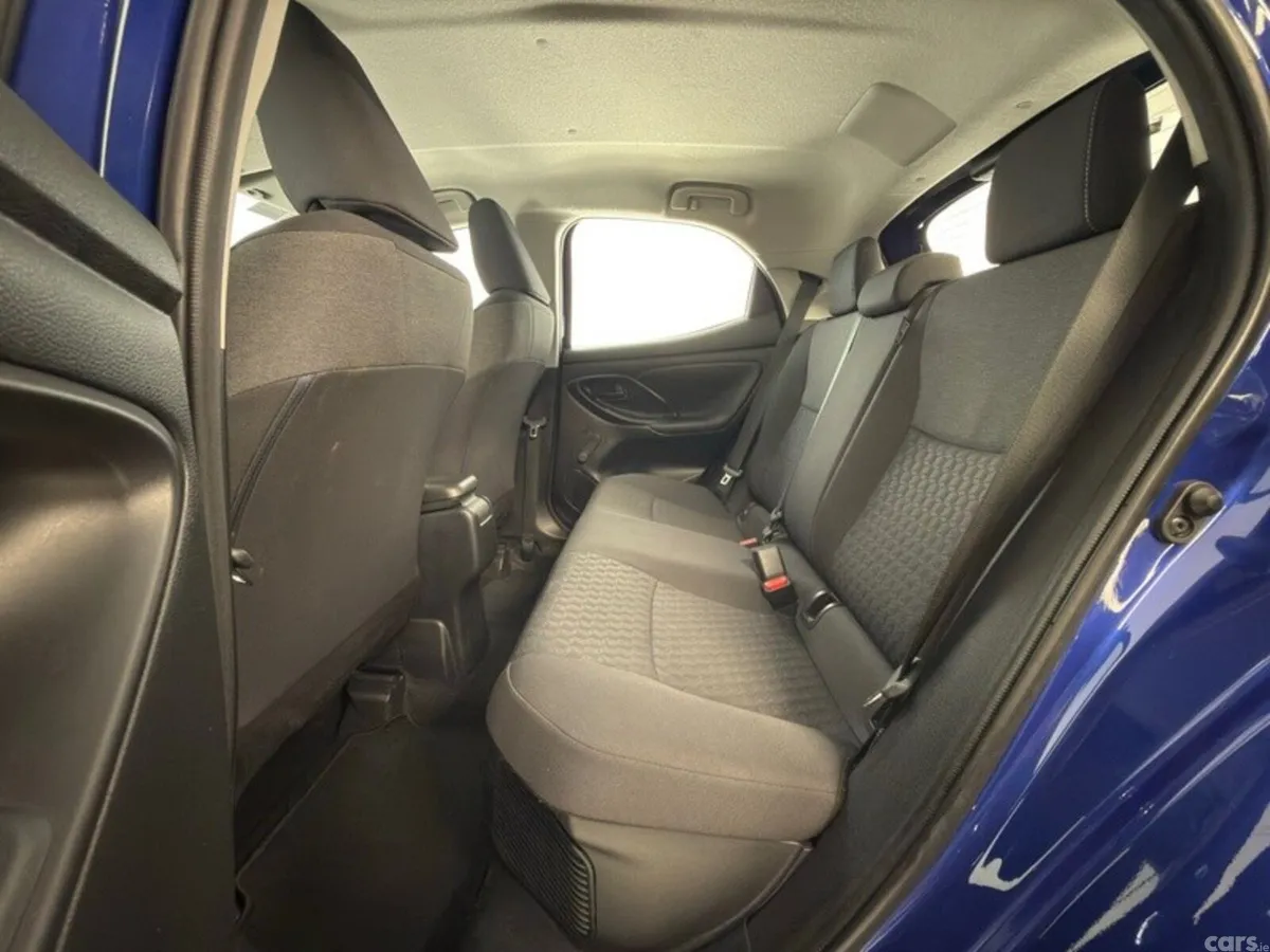Toyota Yaris Hatchback, Petrol Hybrid, 2023, Blue