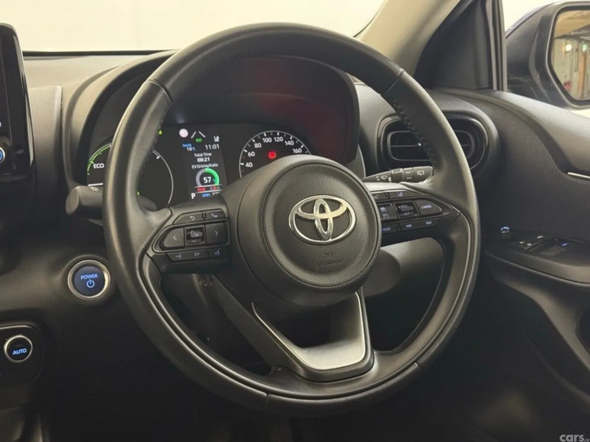 Toyota Yaris Hatchback, Petrol Hybrid, 2023, Blue