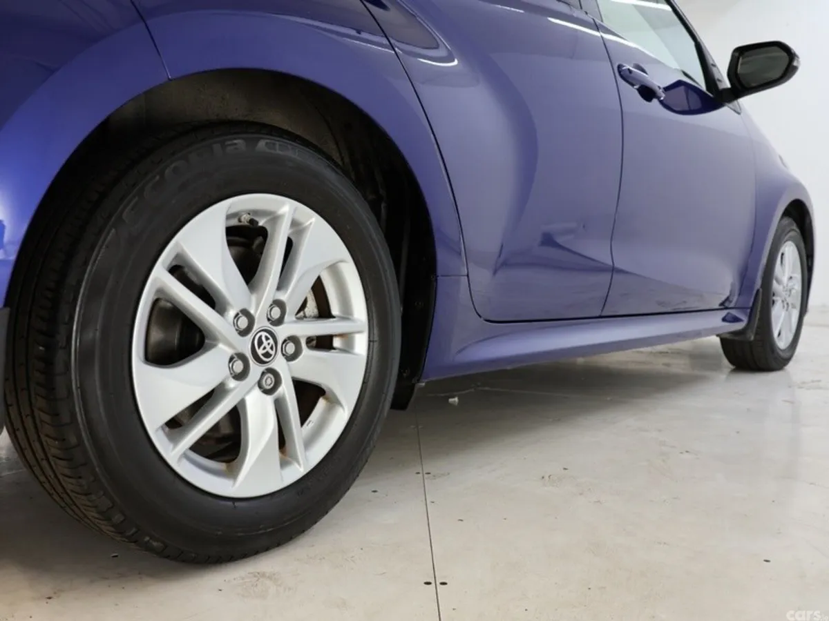 Toyota Yaris Hatchback, Petrol Hybrid, 2023, Blue