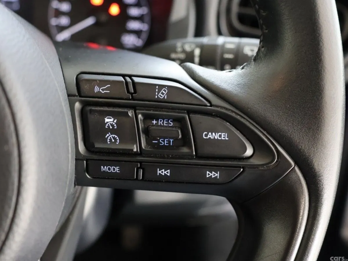 Toyota Yaris Hatchback, Petrol Hybrid, 2023, Blue