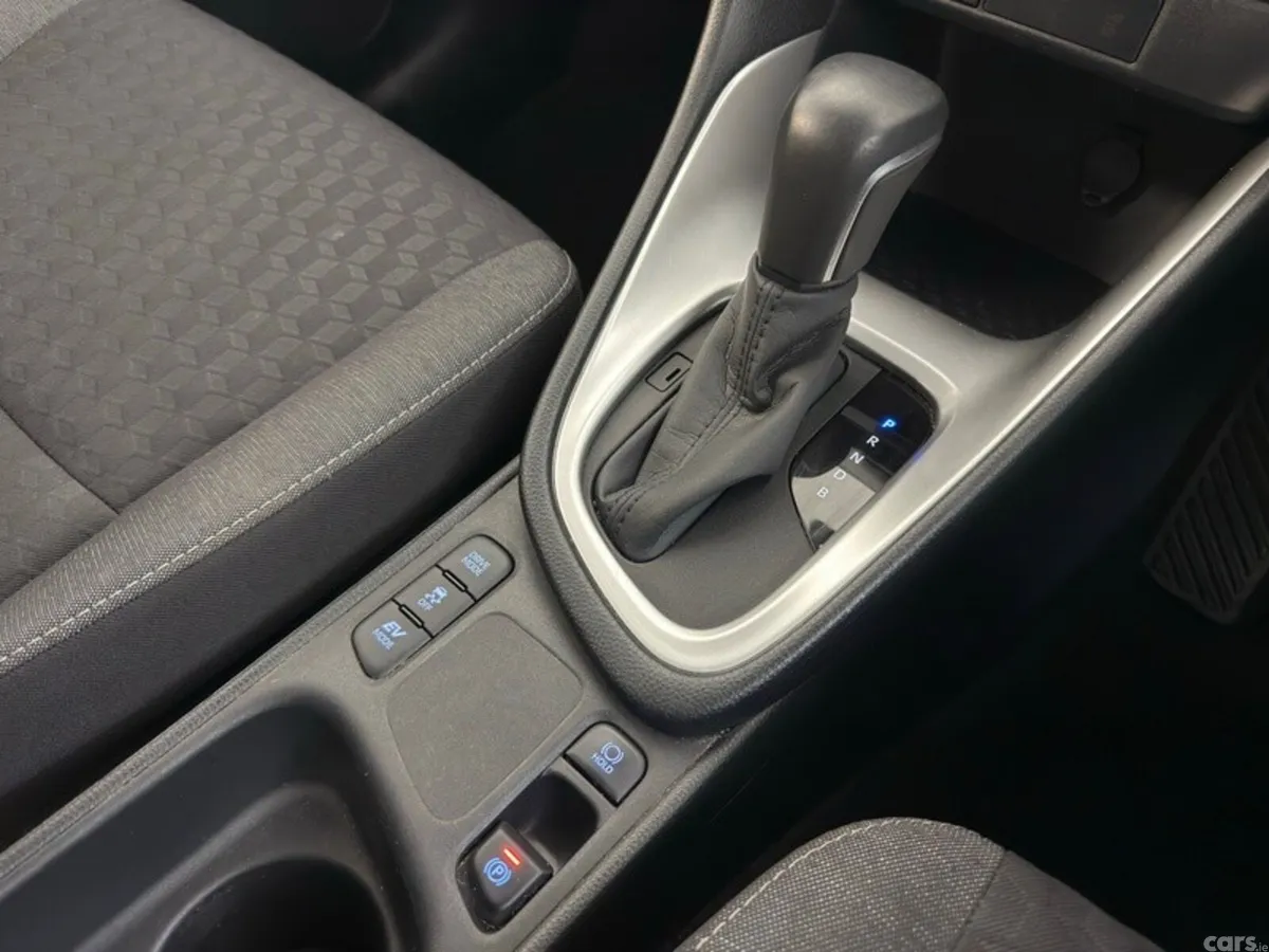 Toyota Yaris Hatchback, Petrol Hybrid, 2023, Blue