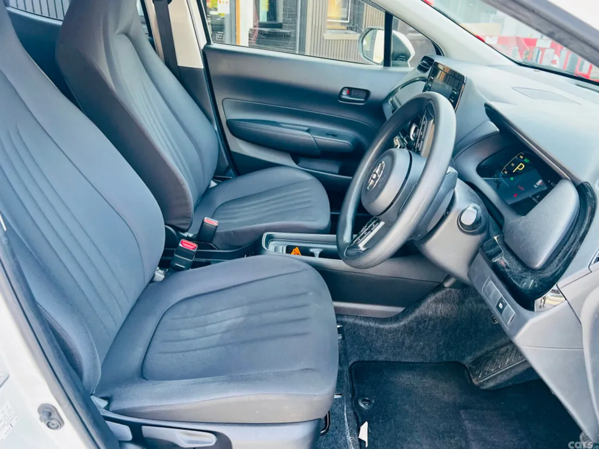 Toyota Aqua Hatchback, Petrol Hybrid, 2023, White