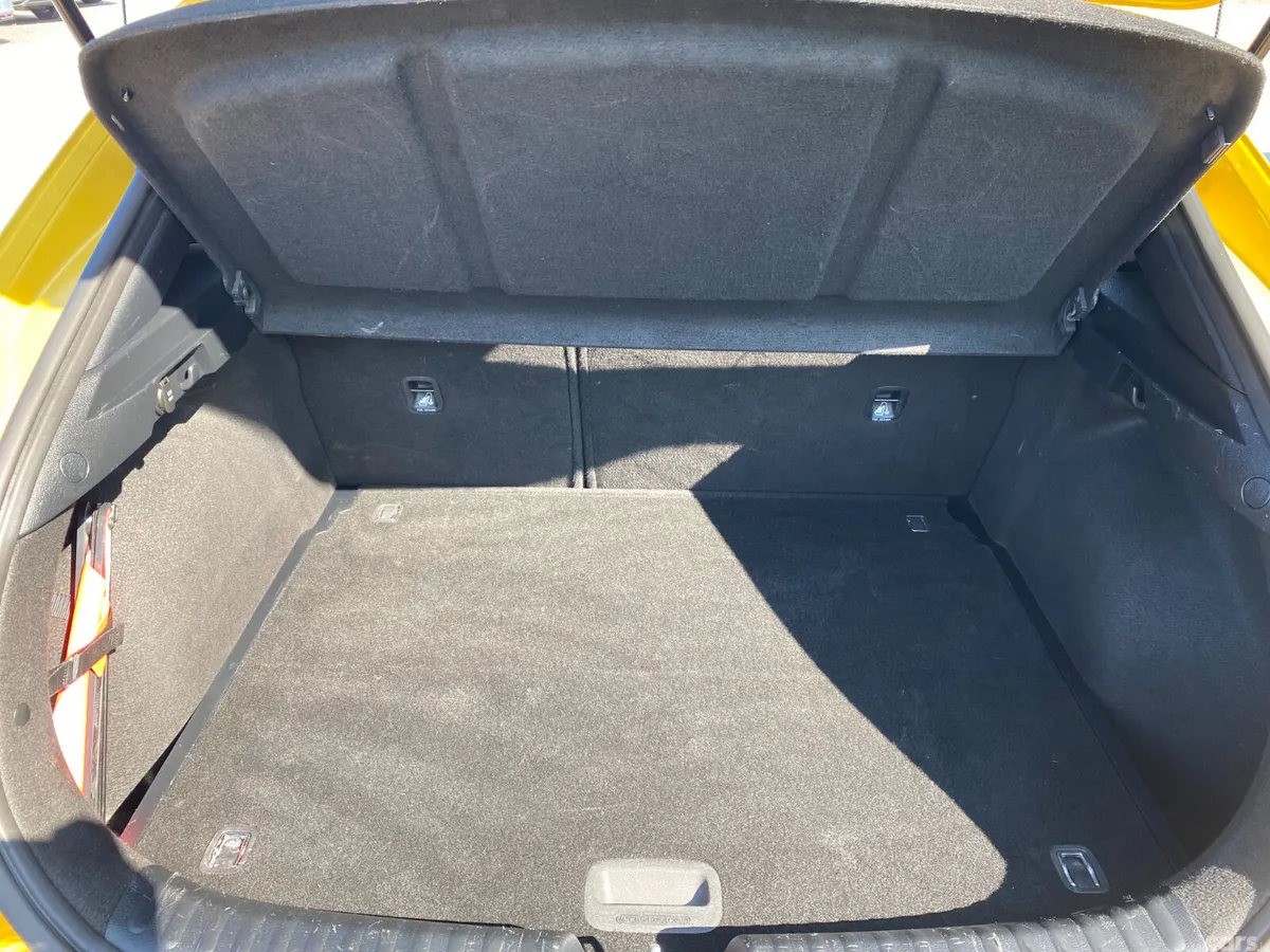 Kia XCeed Hatchback, Petrol, 2020, Yellow