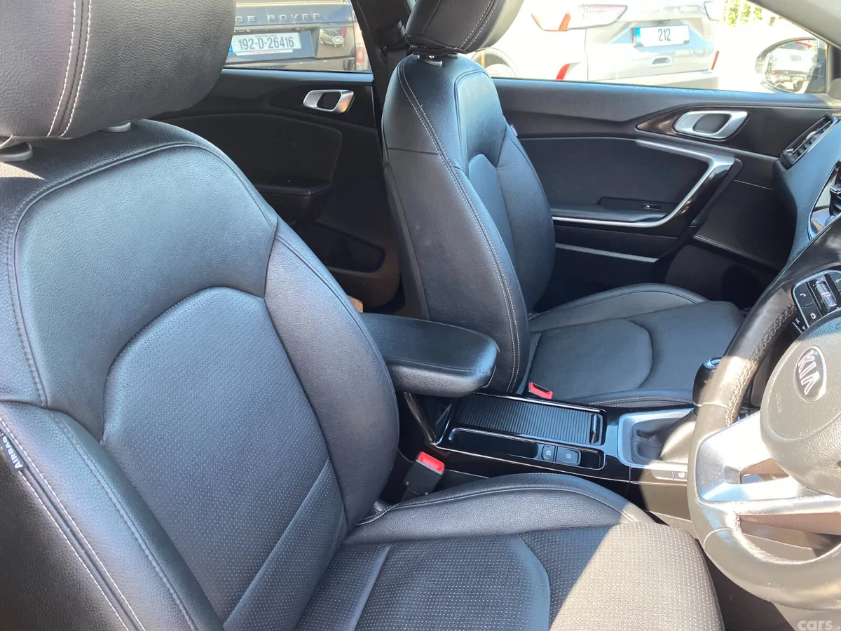 Kia XCeed Hatchback, Petrol, 2020, Yellow