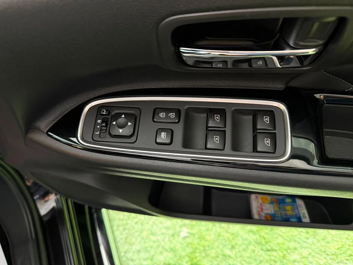 Mitsubishi Outlander SUV, Petrol Plug-in Hybrid, 2021, Black
