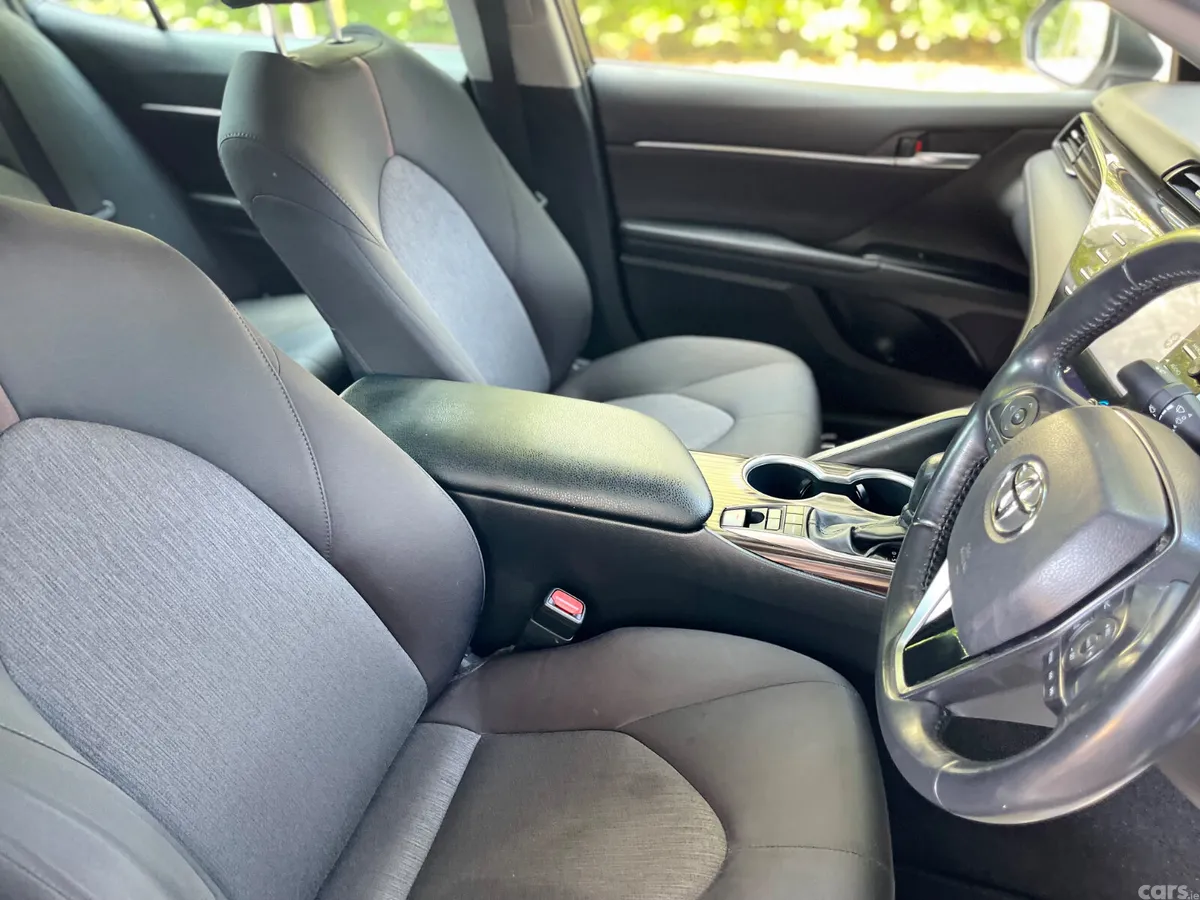 Toyota Camry Saloon, Petrol Hybrid, 2021, White