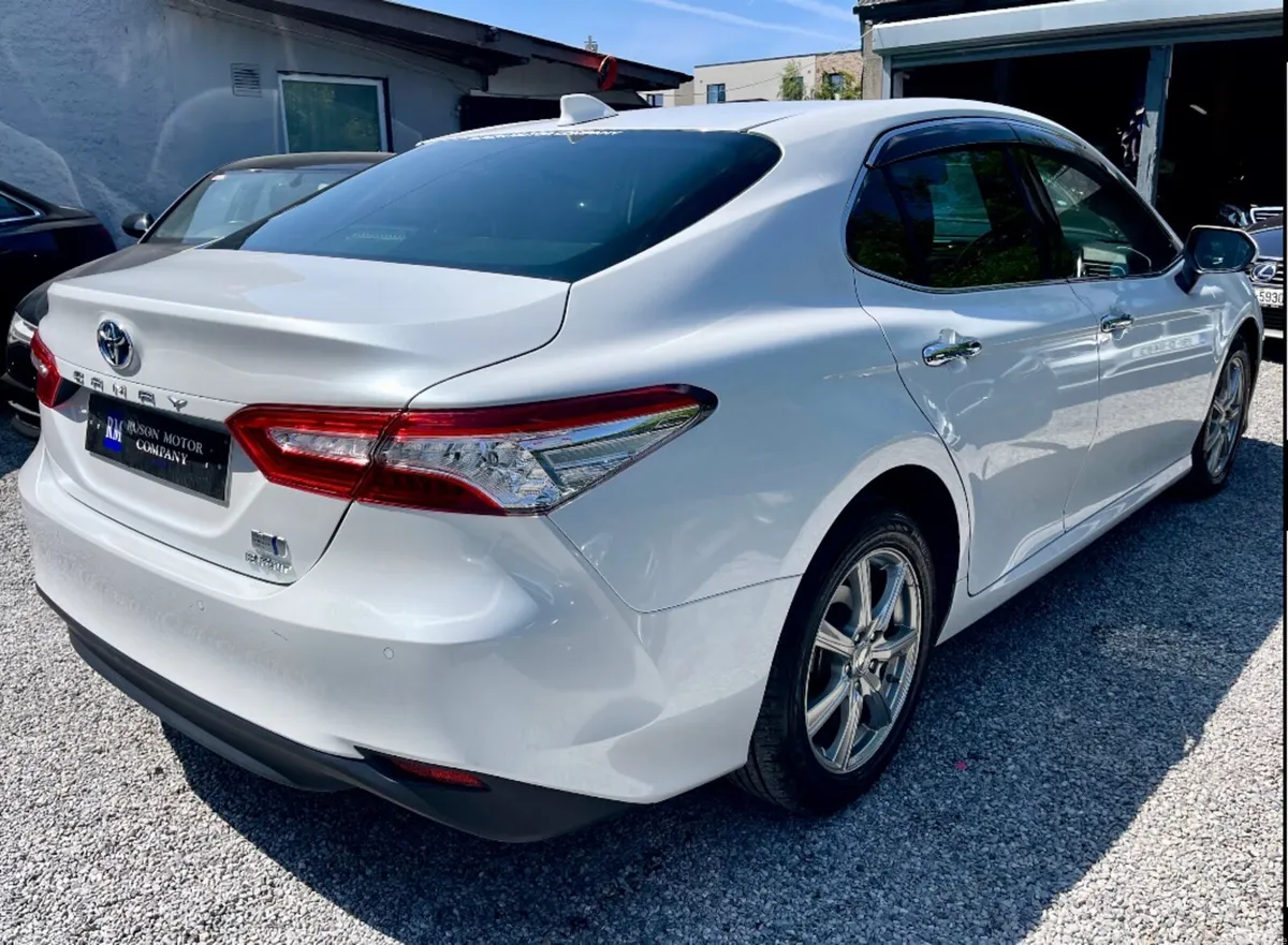 Toyota Camry Saloon, Petrol Hybrid, 2021, White