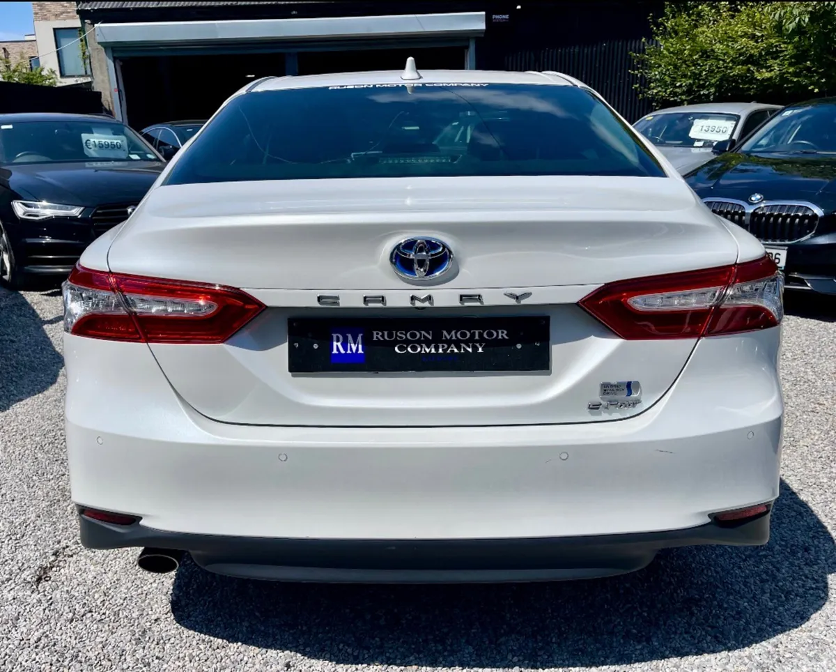 Toyota Camry Saloon, Petrol Hybrid, 2021, White