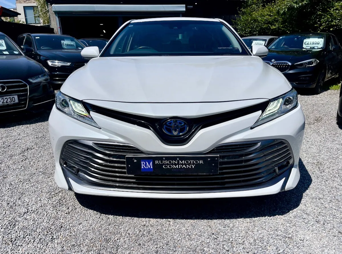 Toyota Camry Saloon, Petrol Hybrid, 2021, White