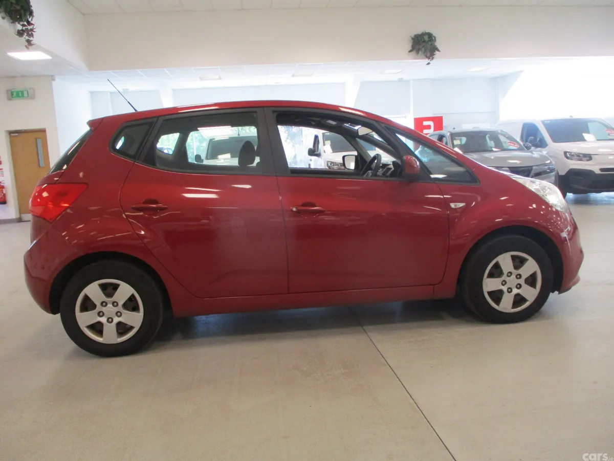 Kia Venga Hatchback, Petrol, 2017, Red