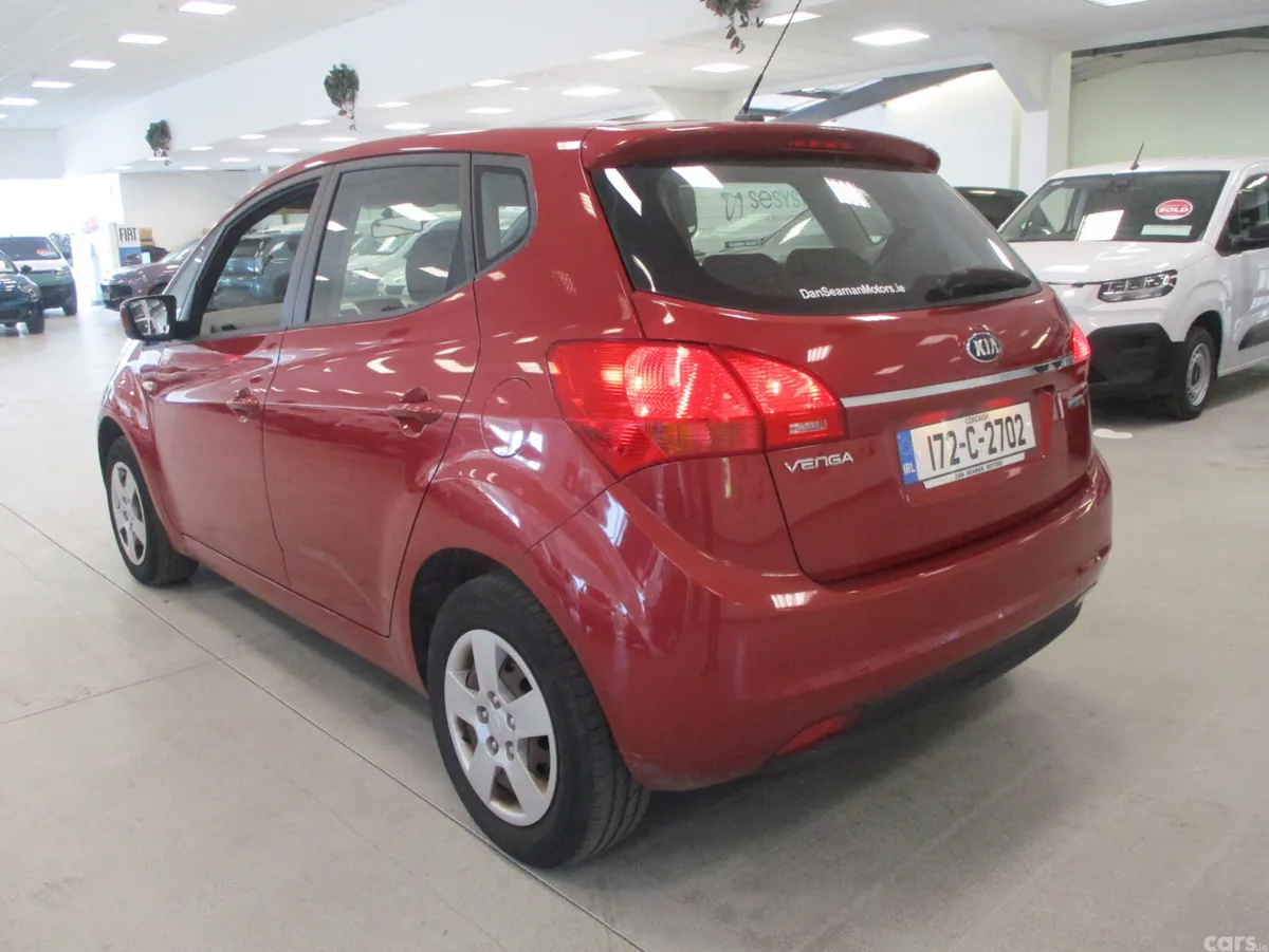 Kia Venga Hatchback, Petrol, 2017, Red