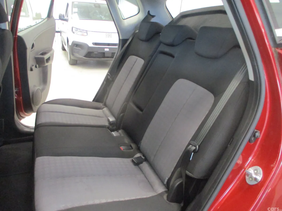 Kia Venga Hatchback, Petrol, 2017, Red