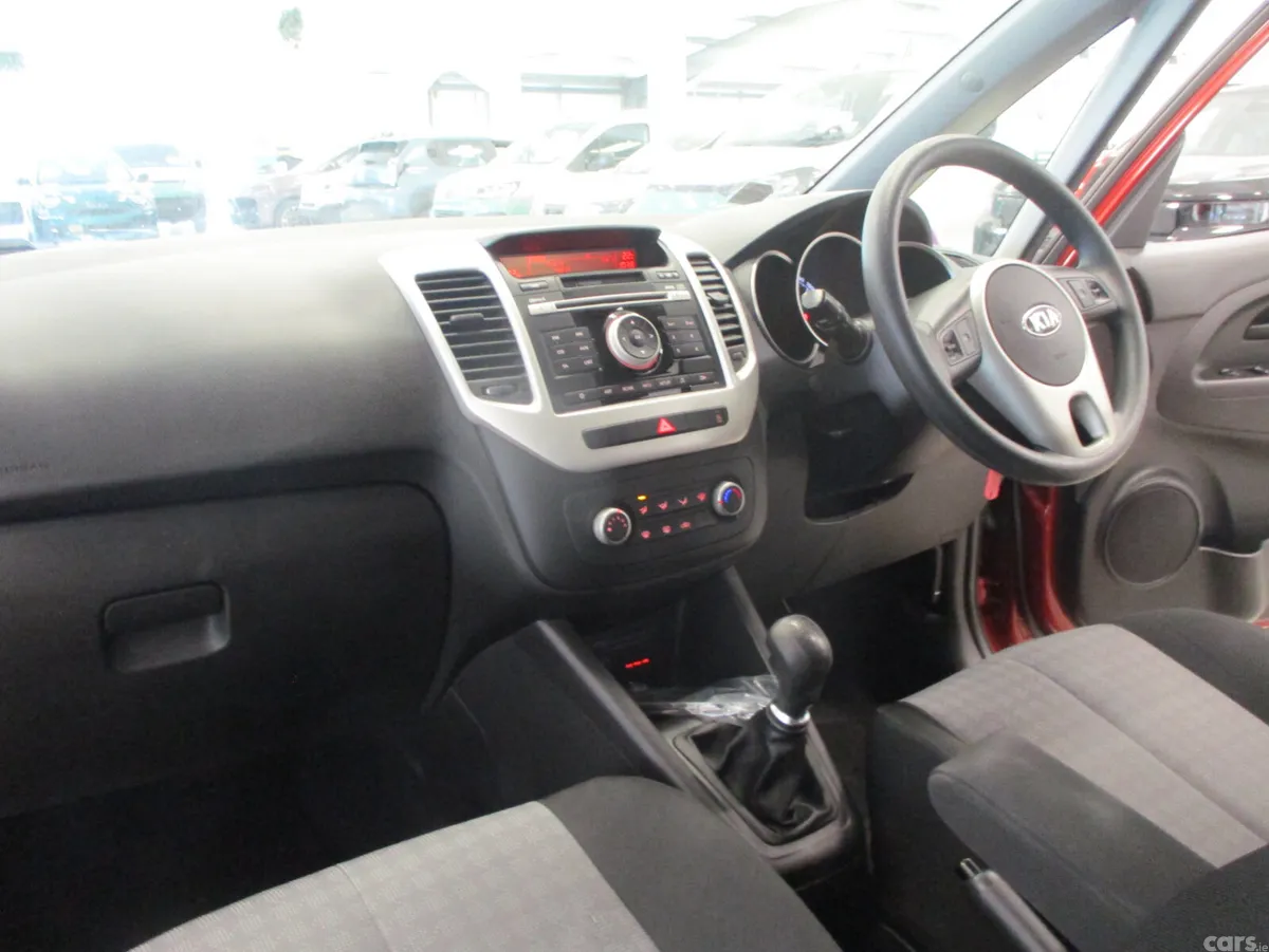 Kia Venga Hatchback, Petrol, 2017, Red