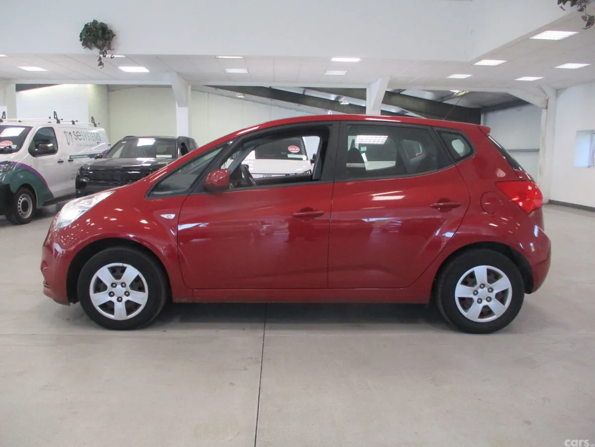 Kia Venga Hatchback, Petrol, 2017, Red