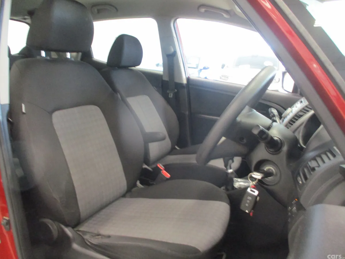 Kia Venga Hatchback, Petrol, 2017, Red