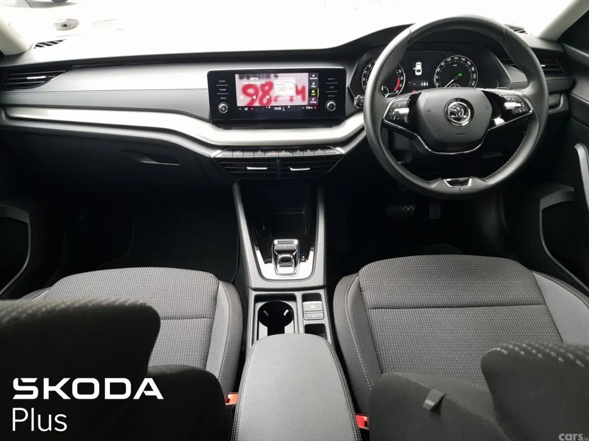 Skoda Octavia Saloon, Diesel, 2024, Grey