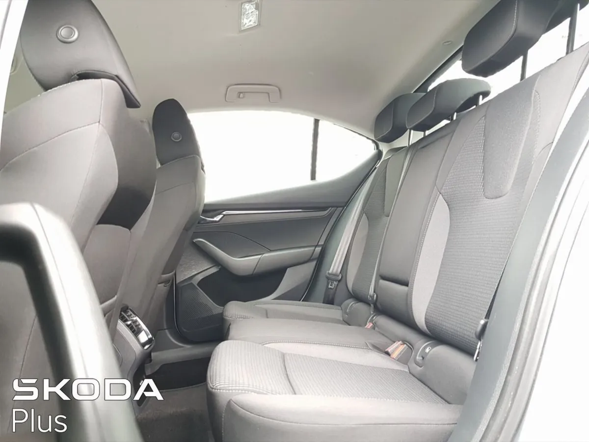 Skoda Octavia Saloon, Diesel, 2024, Grey