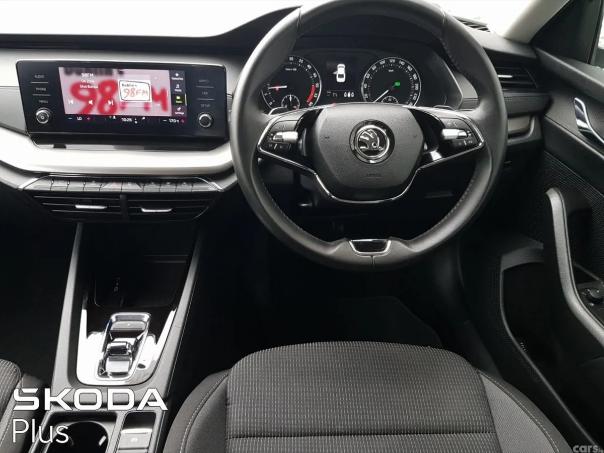 Skoda Octavia Saloon, Diesel, 2024, Grey