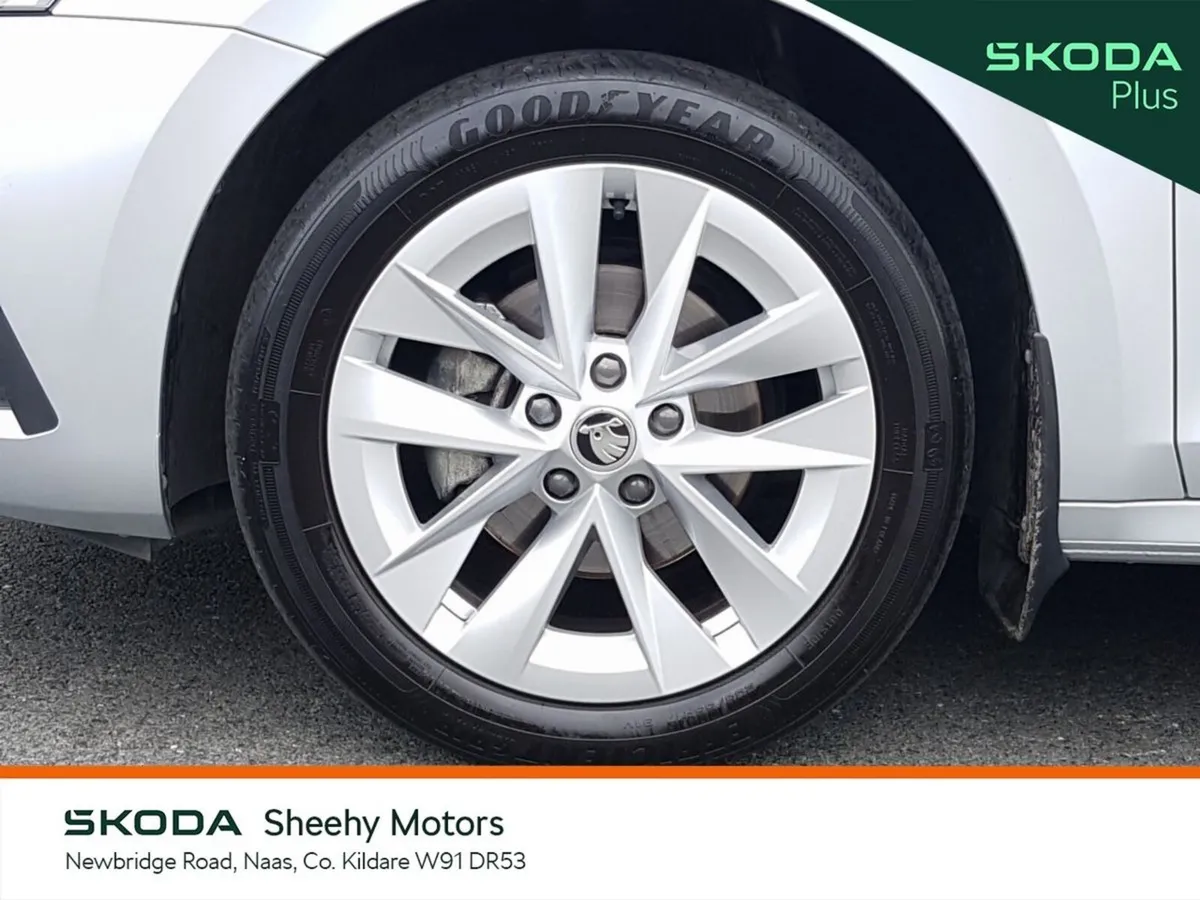 Skoda Octavia Saloon, Diesel, 2024, Grey