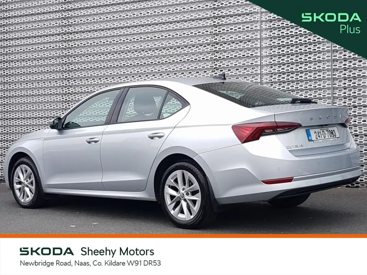 Skoda Octavia Saloon, Diesel, 2024, Grey