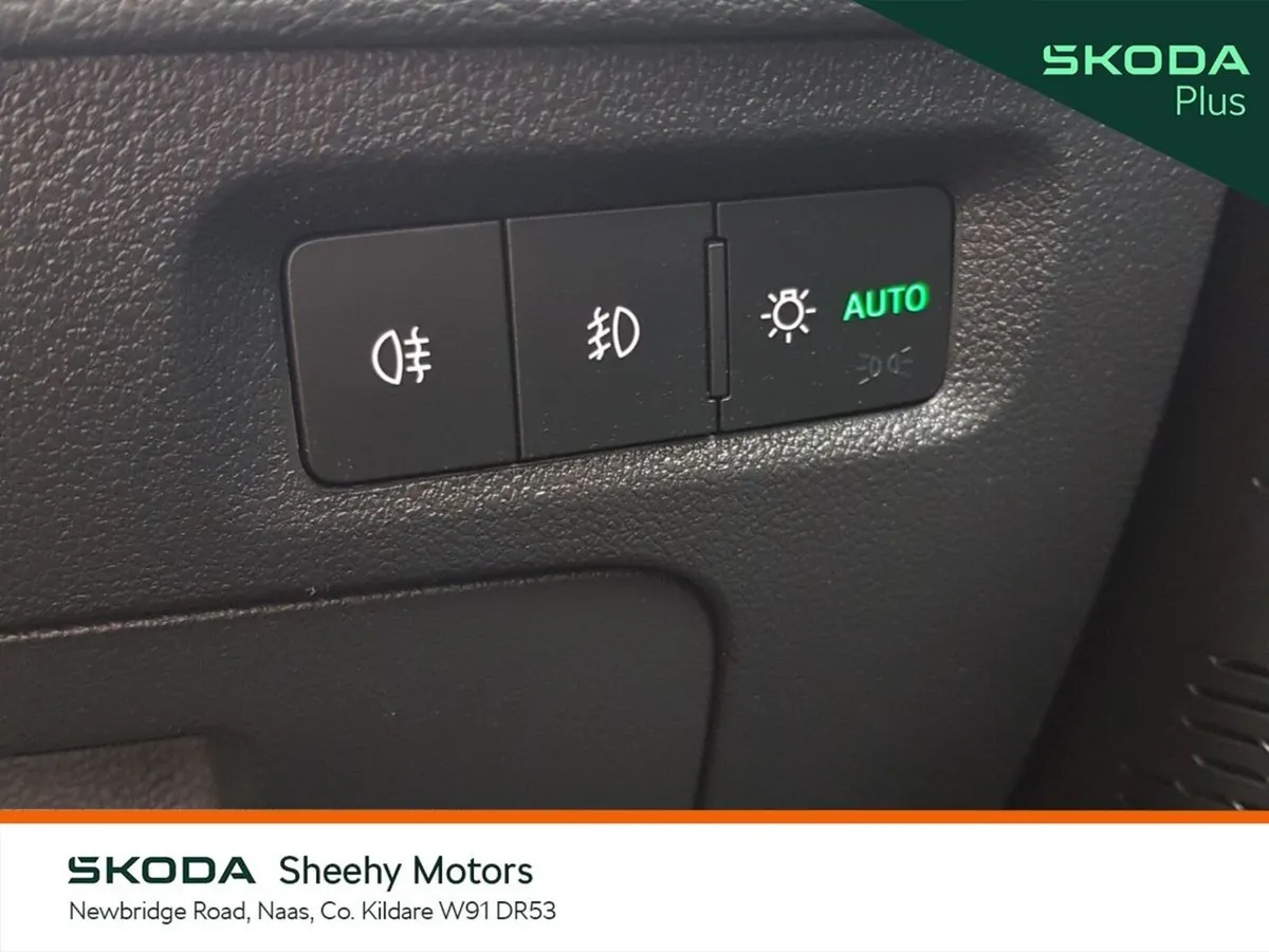 Skoda Octavia Saloon, Diesel, 2024, Grey