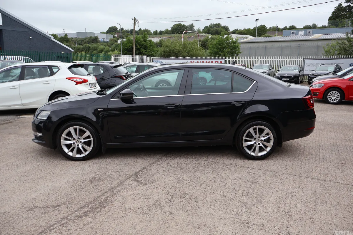 Skoda Octavia Saloon, Diesel, 2020, Black