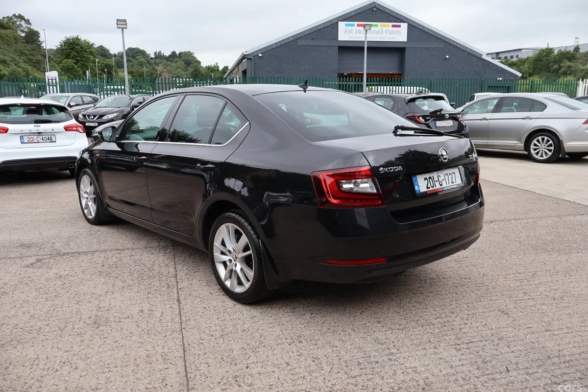 Skoda Octavia Saloon, Diesel, 2020, Black