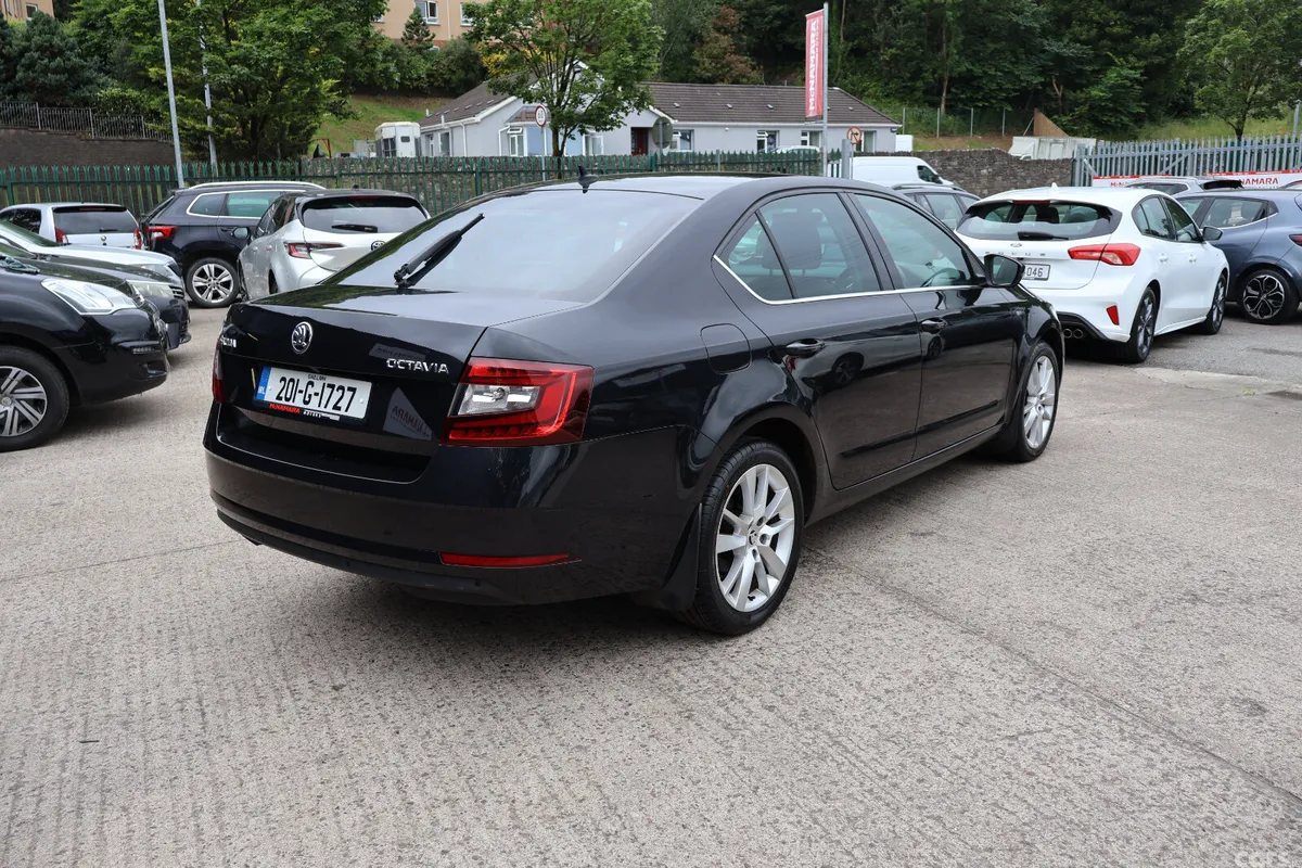 Skoda Octavia Saloon, Diesel, 2020, Black