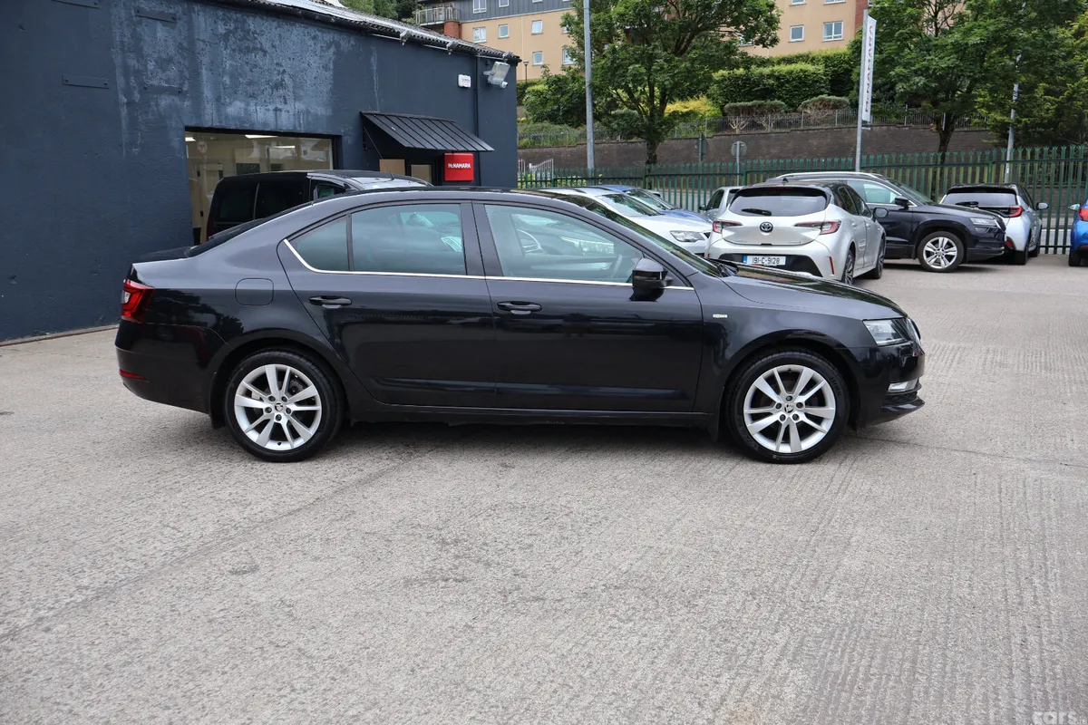 Skoda Octavia Saloon, Diesel, 2020, Black