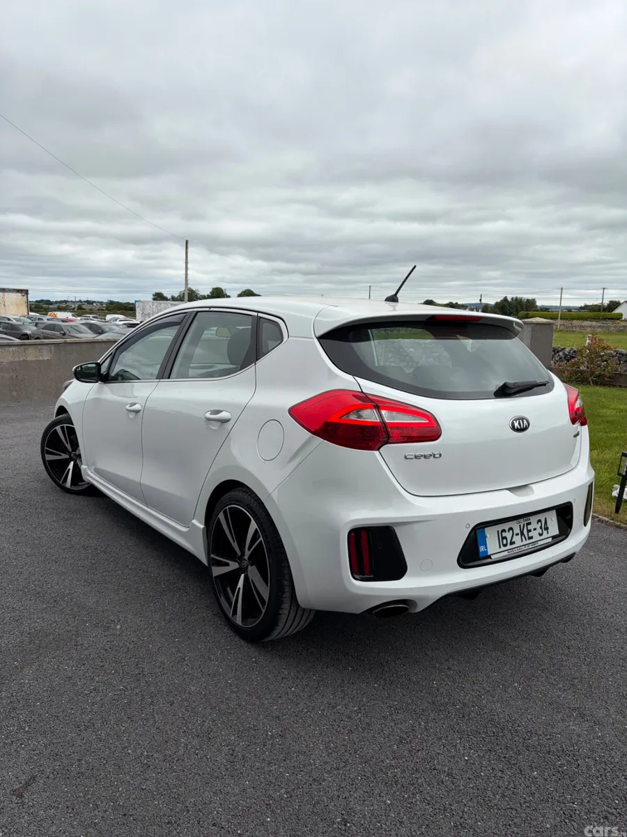 Kia Ceed Hatchback, Petrol, 2016, White