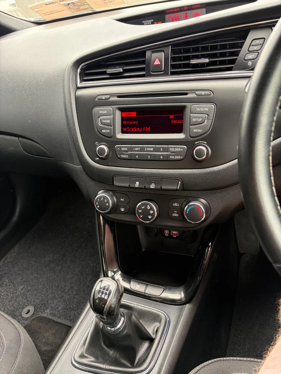 Kia Ceed Hatchback, Petrol, 2016, White
