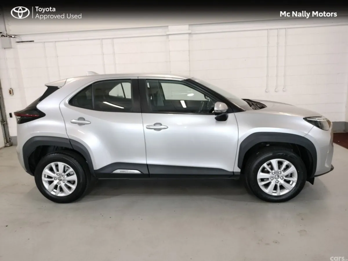 Toyota Yaris Cross Hatchback, Petrol Hybrid, 2024, Silver