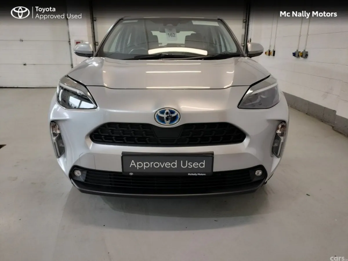 Toyota Yaris Cross Hatchback, Petrol Hybrid, 2024, Silver