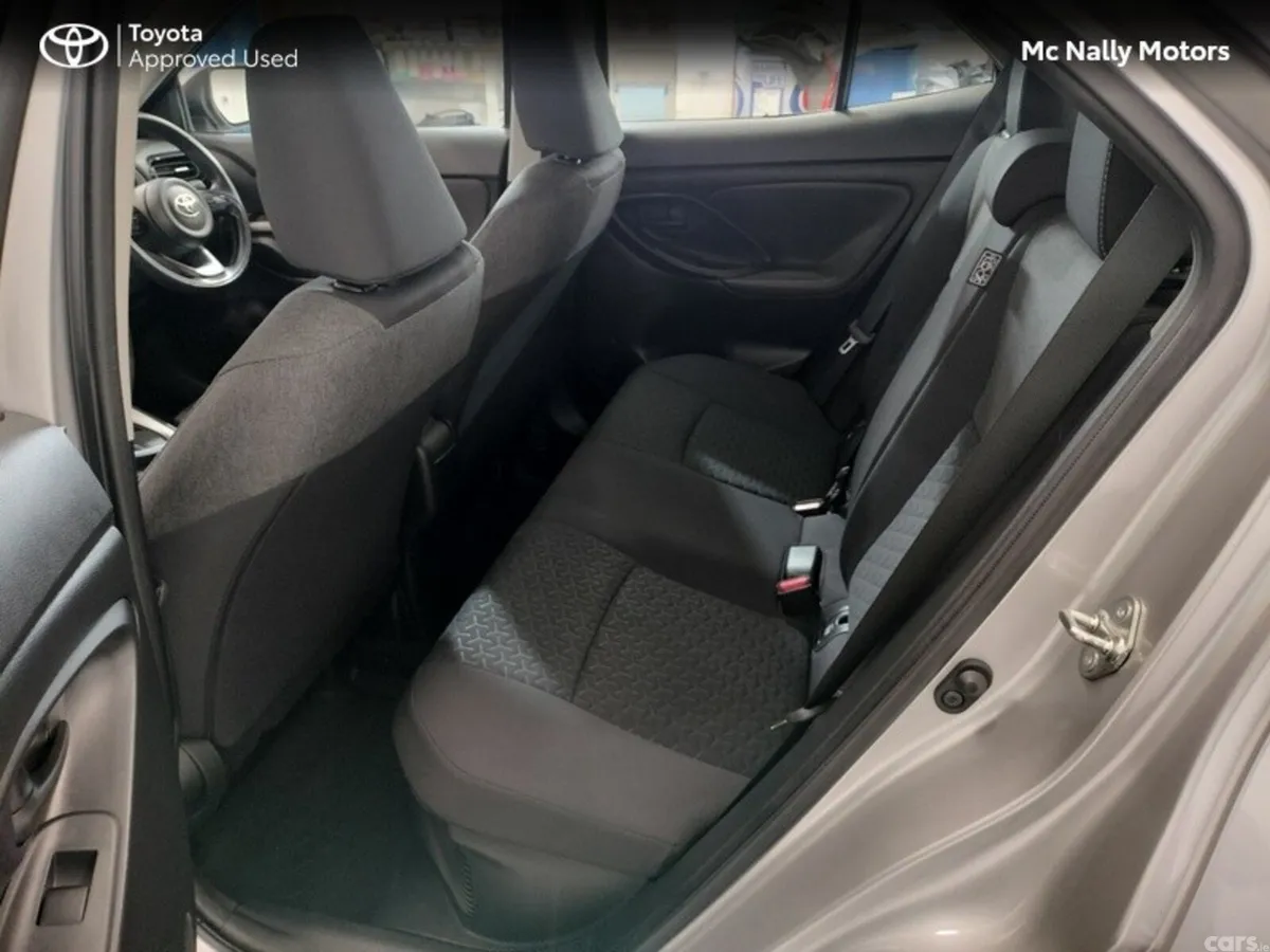 Toyota Yaris Cross Hatchback, Petrol Hybrid, 2024, Silver