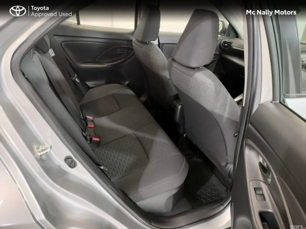Toyota Yaris Cross Hatchback, Petrol Hybrid, 2024, Silver
