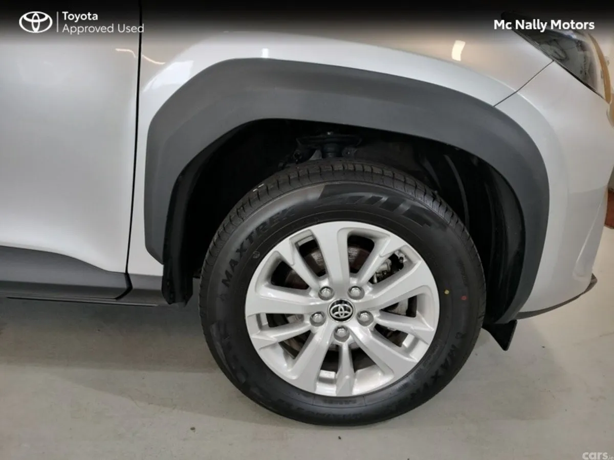 Toyota Yaris Cross Hatchback, Petrol Hybrid, 2024, Silver
