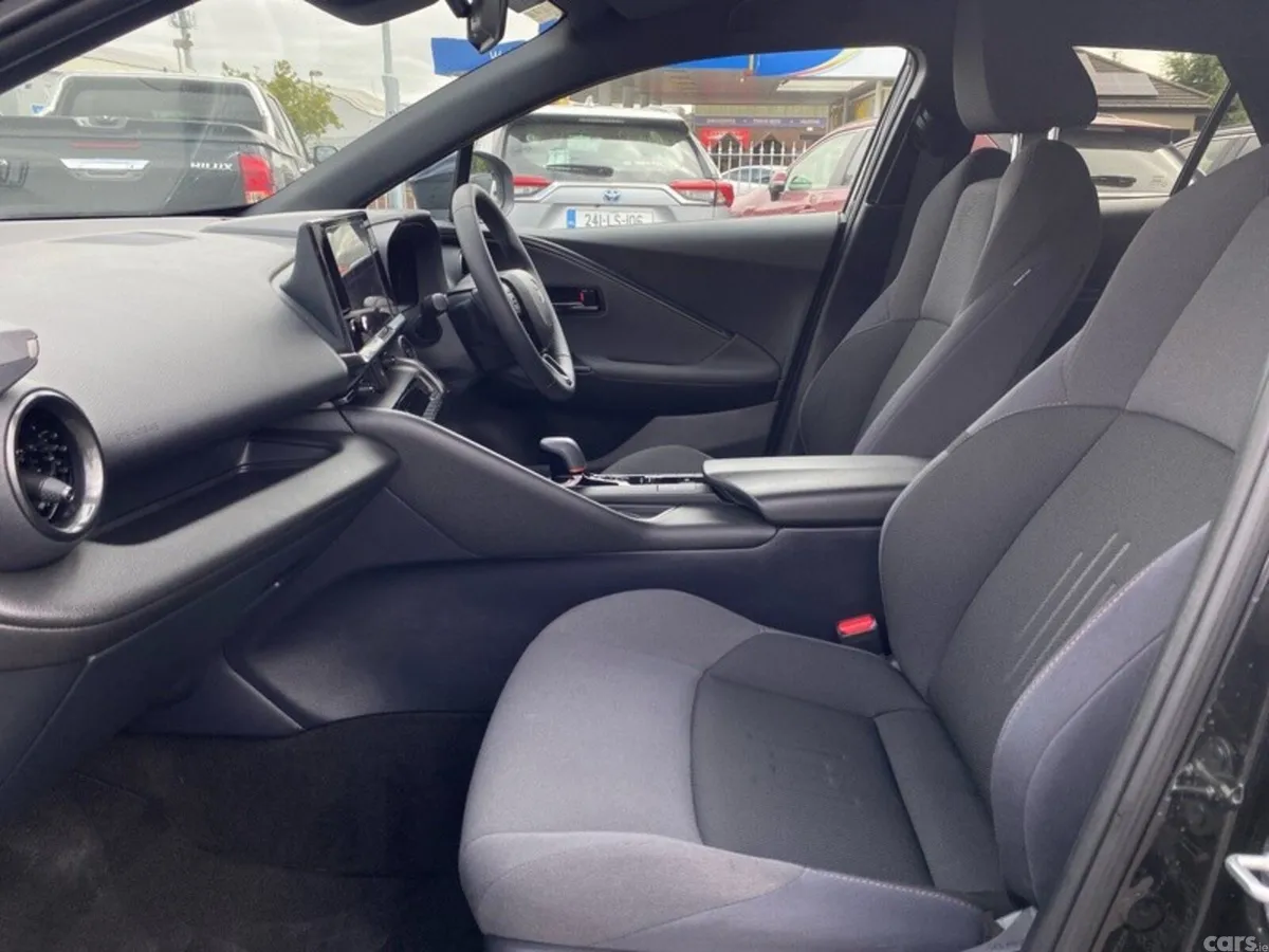 Toyota C-HR SUV, Petrol Hybrid, 2024, Black