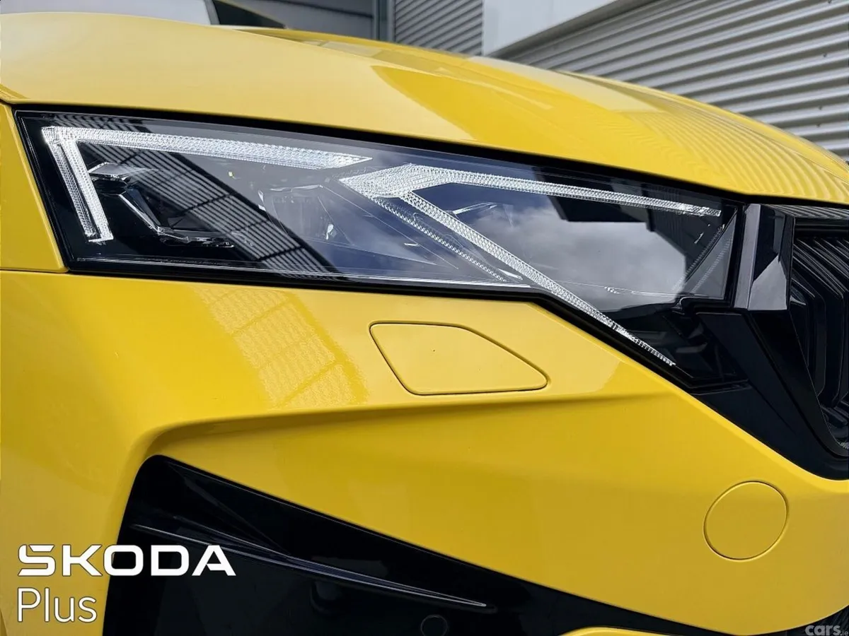 Skoda Octavia Saloon, Petrol, 2026, Yellow