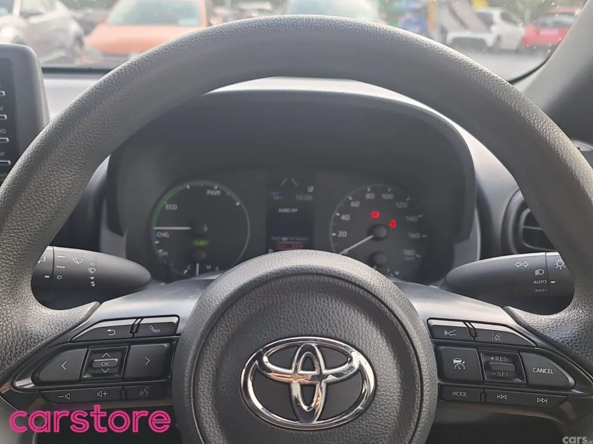 Toyota Yaris Hatchback, Petrol Hybrid, 2022, Blue